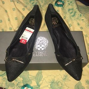 🥰 VINCE CAMUTO black leather pointed flats 🥿